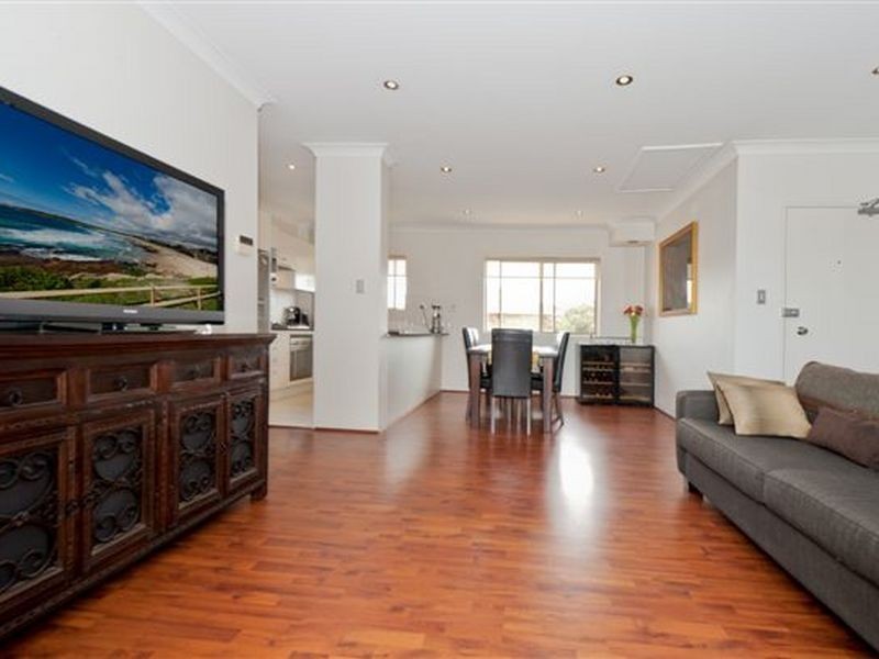 9/8 Macintosh Street, Mascot NSW 2020