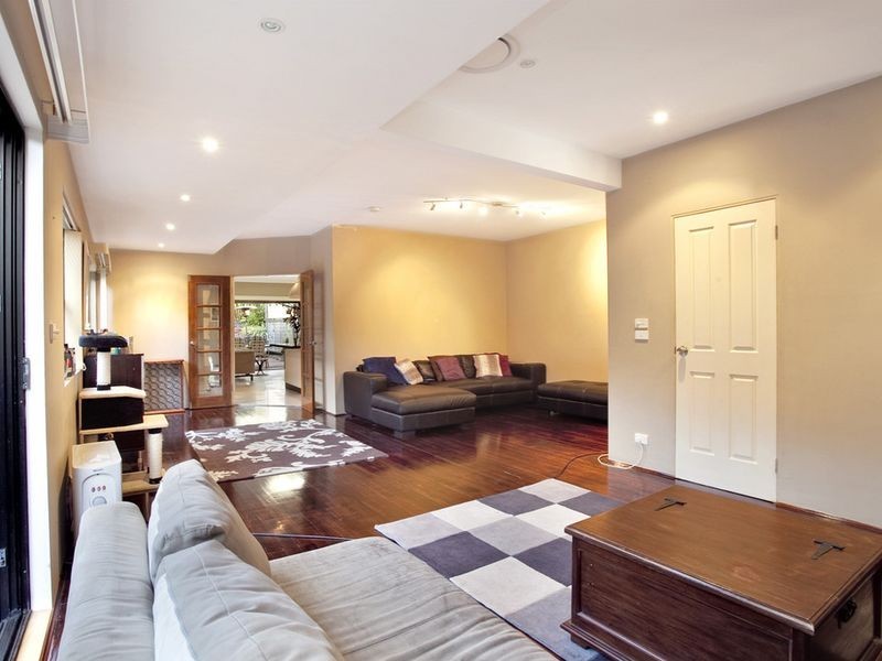 1A Brisbane Street, Chifley NSW 2036