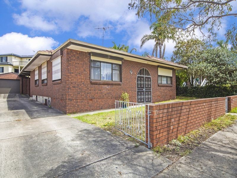 84 Macquarie Street, Chifley NSW 2036
