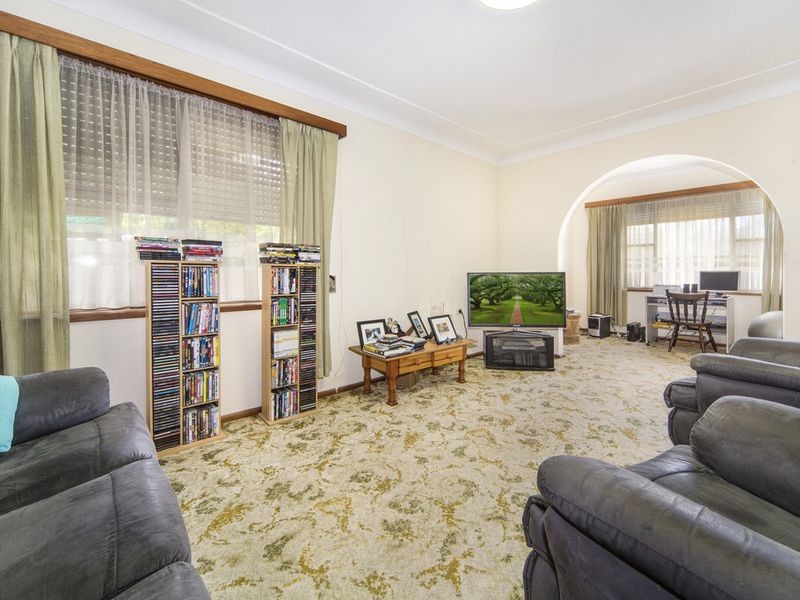 84 Macquarie Street, Chifley NSW 2036