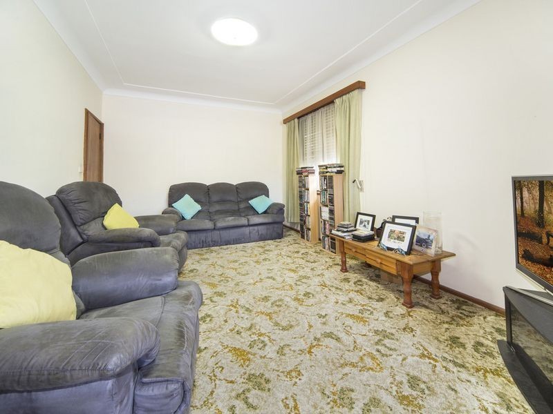 84 Macquarie Street, Chifley NSW 2036