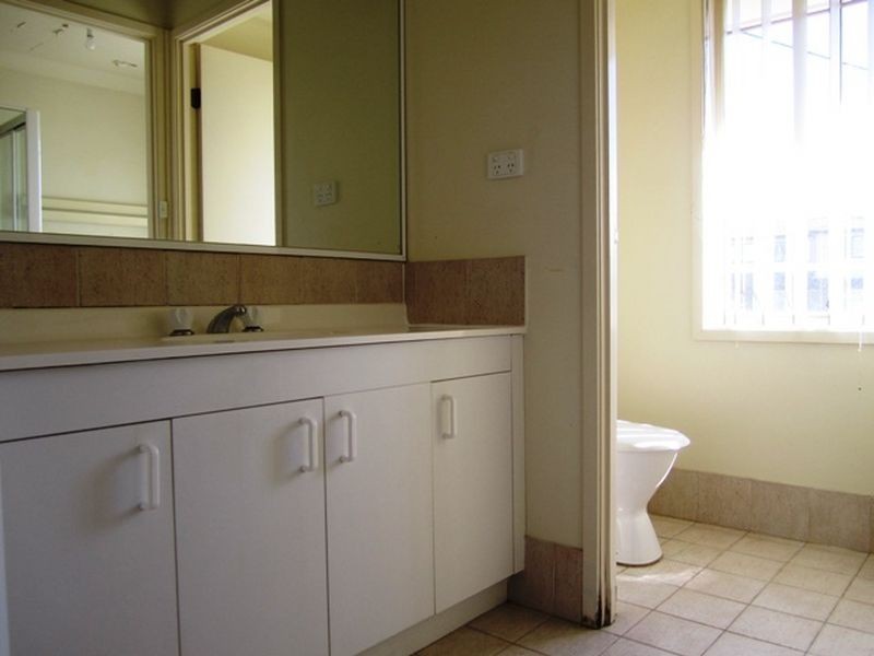 19a Burke Street, Chifley NSW 2036