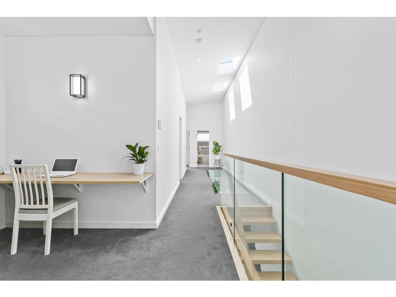 7 Lasseter Avenue, Chifley NSW 2036