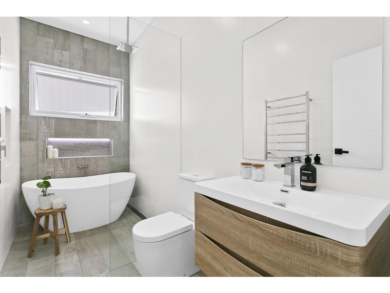 7 Lasseter Avenue, Chifley NSW 2036