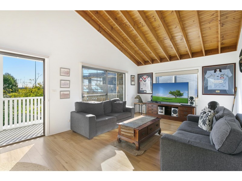 72-72A Lasseter Avenue, Chifley NSW 2036