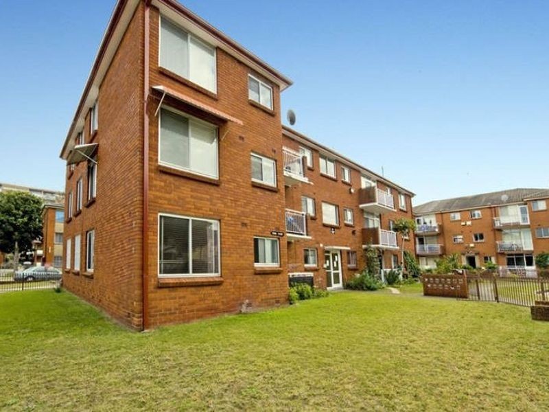 8/3 Barber Avenue, Eastlakes NSW 2018