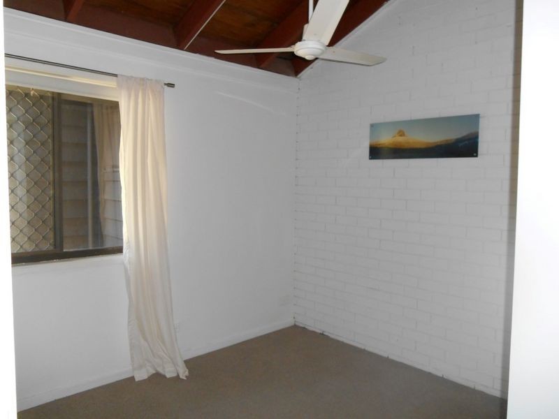 Unit 2/11 Orvieto Avenue, Mermaid Waters QLD 4218