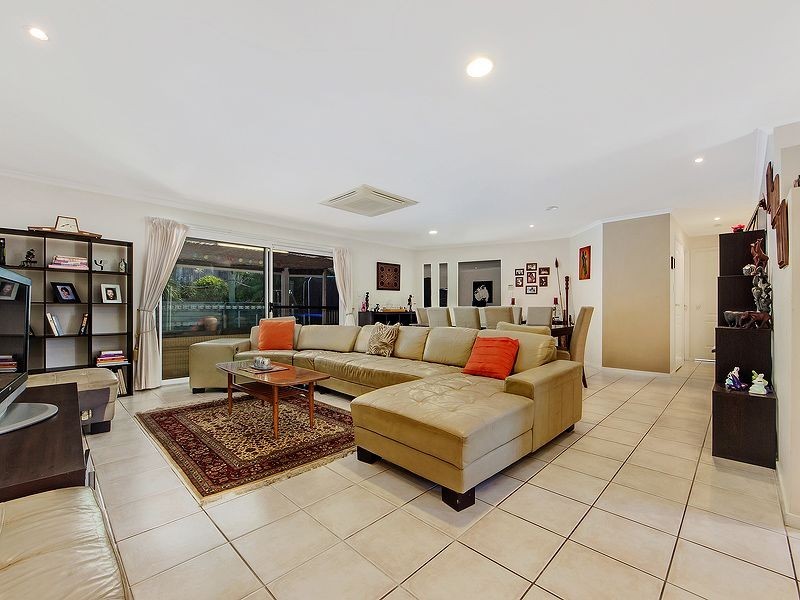 5 Maleny Place, Helensvale QLD 4212