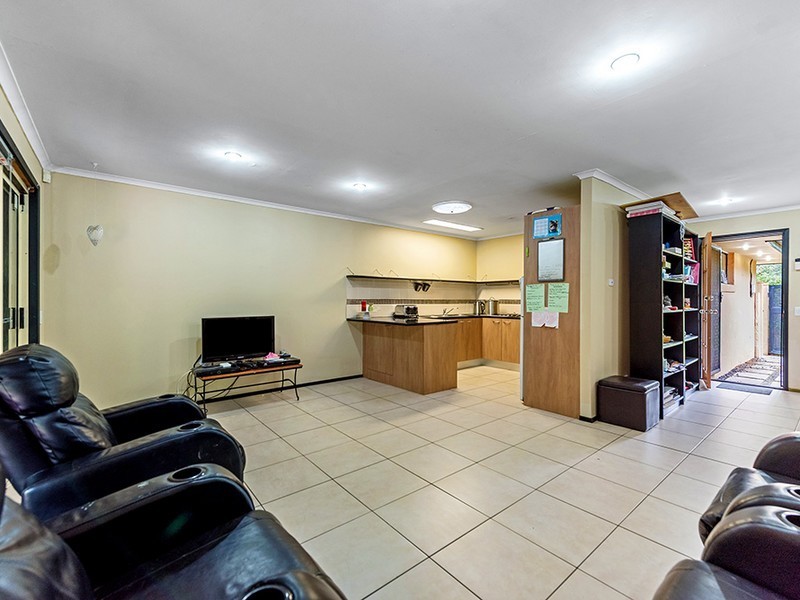 Unit 2/20 Orkney Place, Labrador QLD 4215