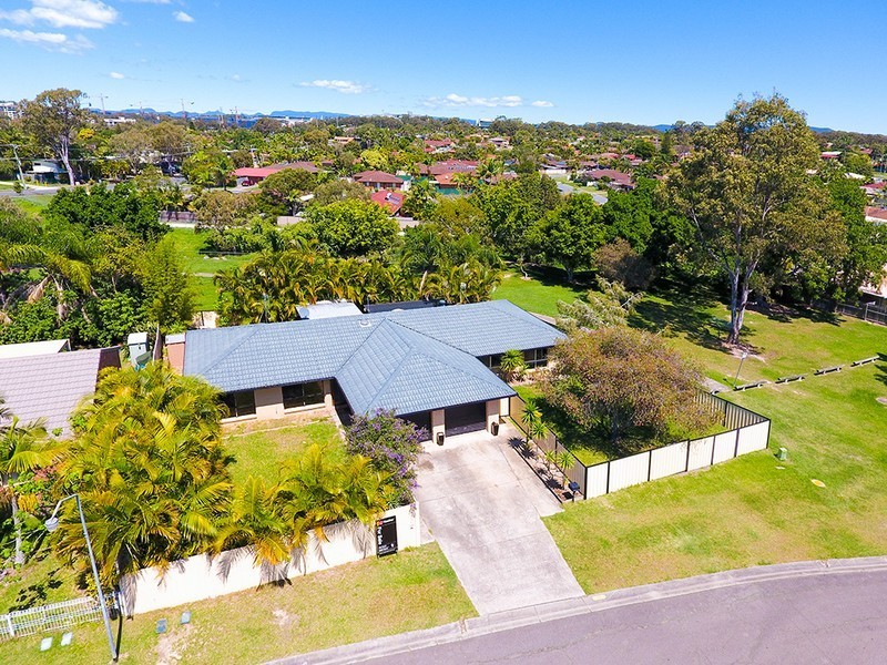 Unit 2/20 Orkney Place, Labrador QLD 4215