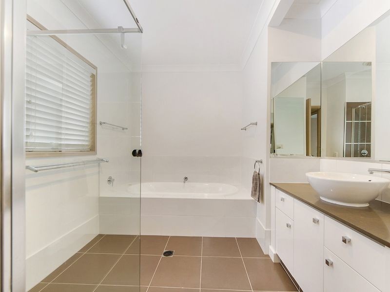 6 Camarillo Circuit, Reedy Creek QLD 4227