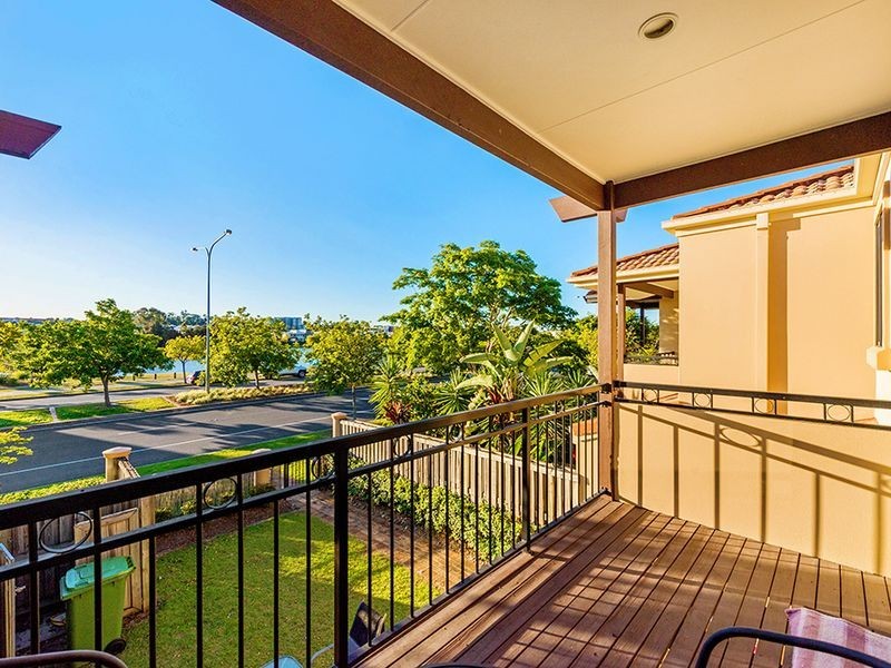 5/302 Christine Avenue, Varsity Lakes QLD 4227