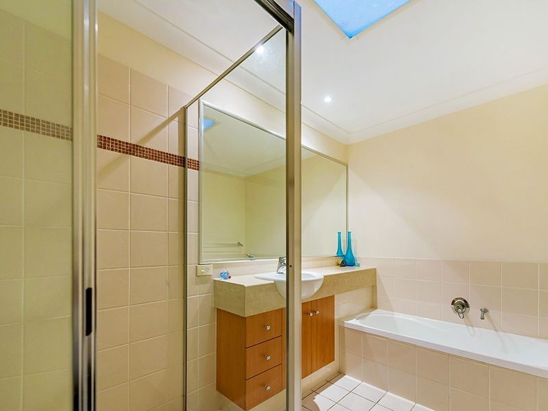 5/302 Christine Avenue, Varsity Lakes QLD 4227