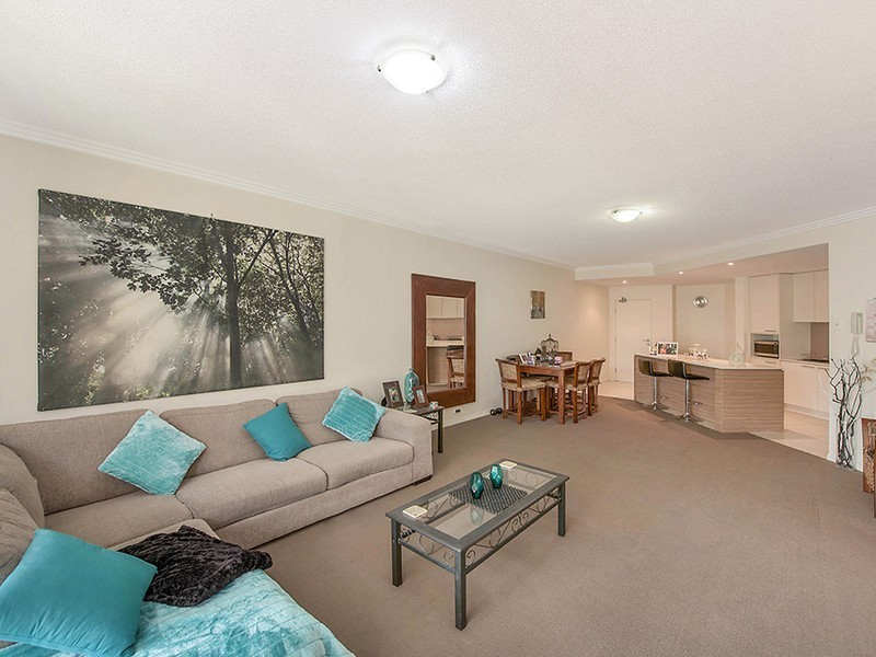 9/1 Lakefront Cresent, Varsity Lakes QLD 4227