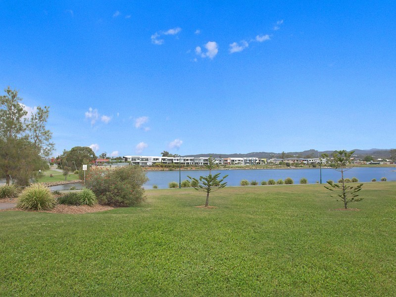 9/1 Lakefront Cresent, Varsity Lakes QLD 4227