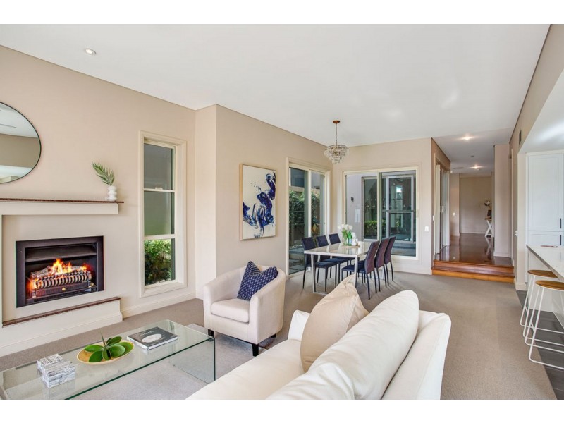 703 Glades Drive, Robina QLD 4226