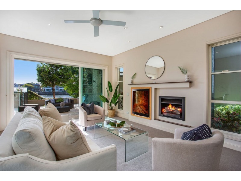 703 Glades Drive, Robina QLD 4226