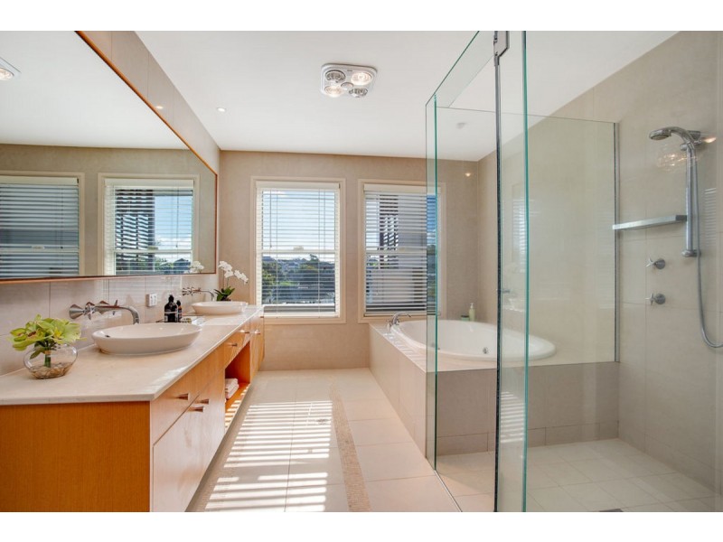 703 Glades Drive, Robina QLD 4226