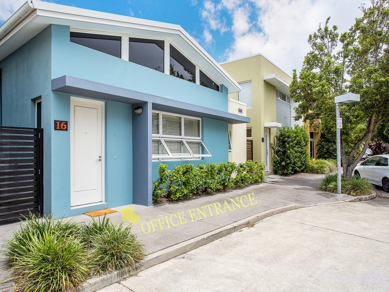 16 Lader Terrace, Varsity Lakes QLD 4227