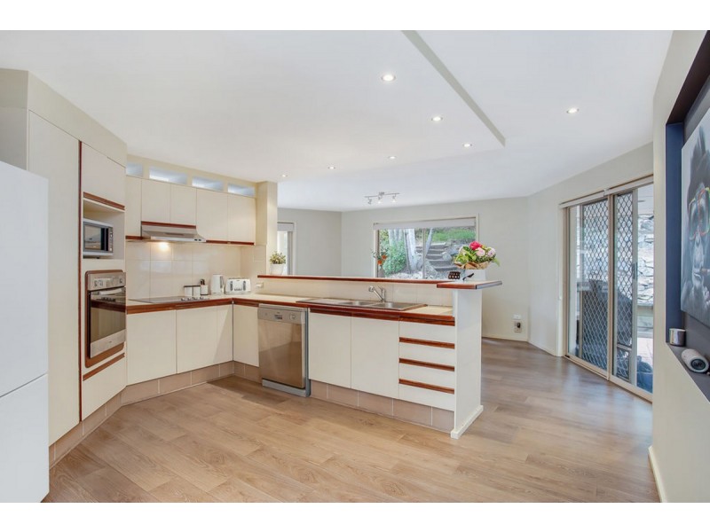 37 Renfrew Drive, Highland Park QLD 4211