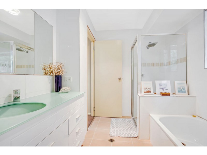 37 Renfrew Drive, Highland Park QLD 4211