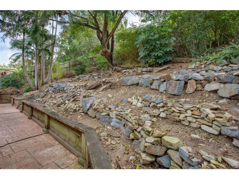 37 Renfrew Drive, Highland Park QLD 4211