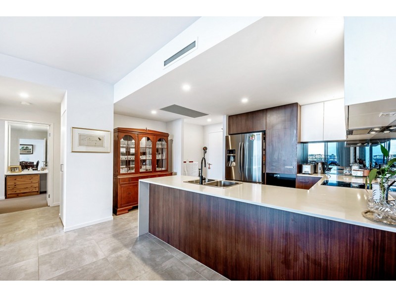 1705/397 Christine Avenue, Varsity Lakes QLD 4227