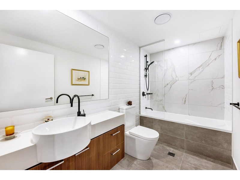 1705/397 Christine Avenue, Varsity Lakes QLD 4227