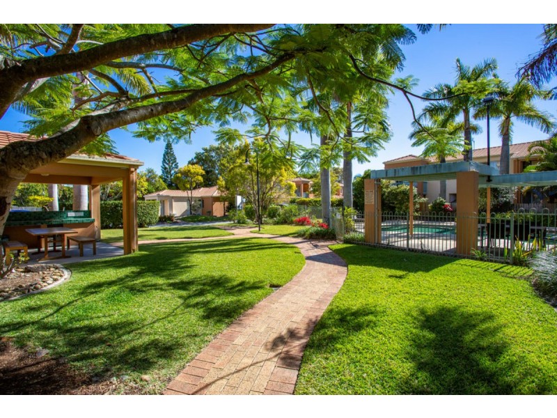 49/1 Warbler Parade, Varsity Lakes QLD 4227