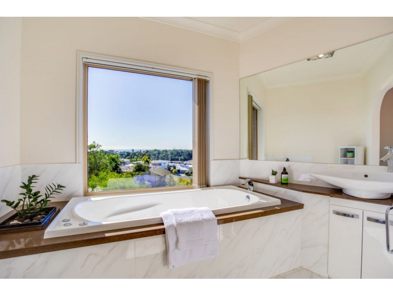 64 Angelica Street, Elanora QLD 4221