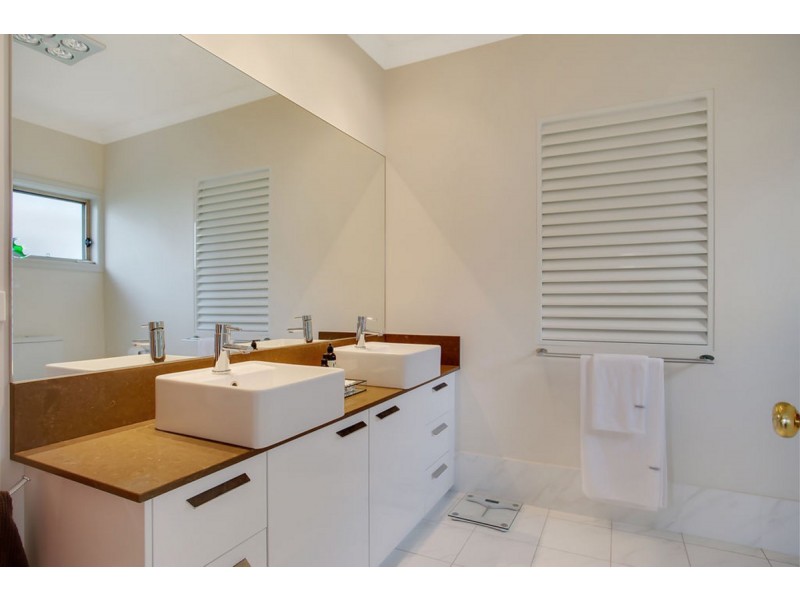 64 Angelica Street, Elanora QLD 4221