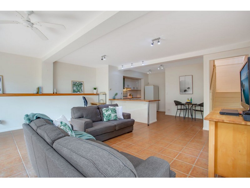 64 Angelica Street, Elanora QLD 4221