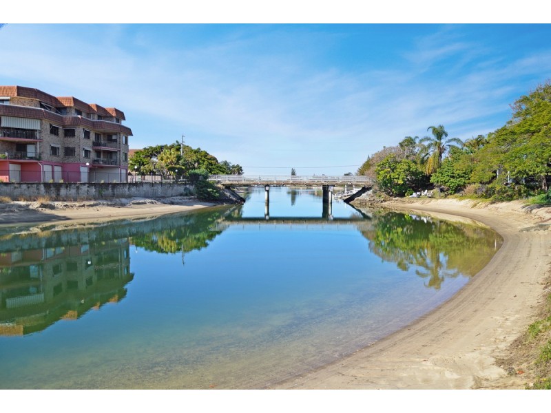 13 Le Mans Drive, Mermaid Waters QLD 4218