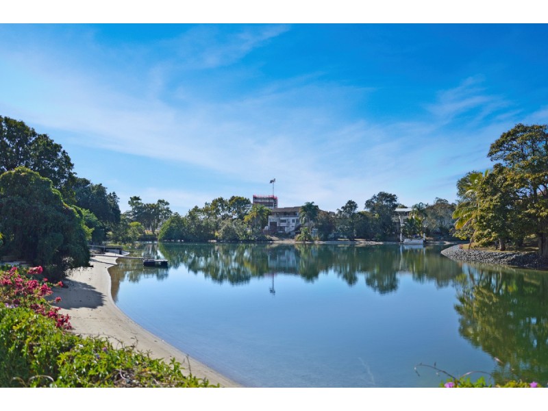 13 Le Mans Drive, Mermaid Waters QLD 4218