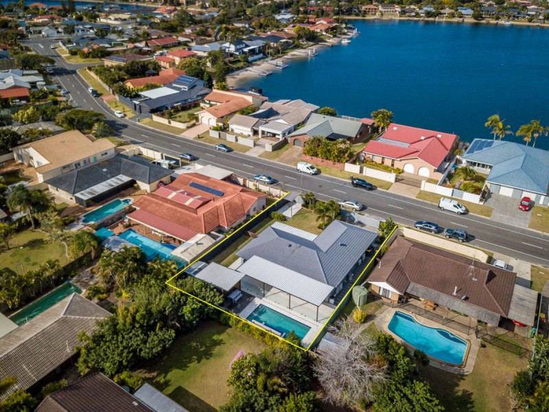 23 Rumrunner Street, Mermaid Waters QLD 4218
