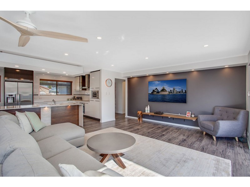 23 Rumrunner Street, Mermaid Waters QLD 4218