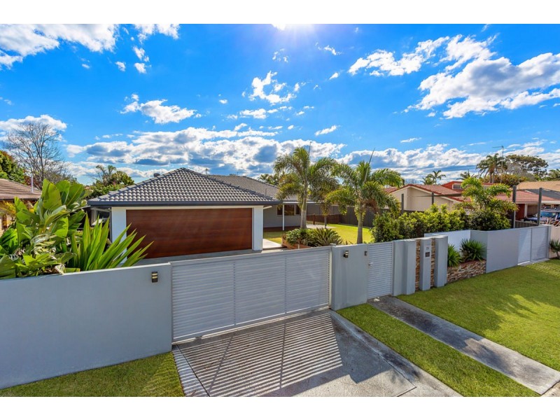 23 Rumrunner Street, Mermaid Waters QLD 4218