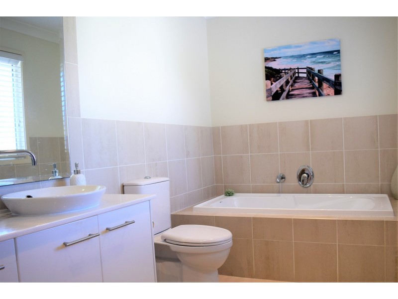 156 Easthilll Drive, Robina QLD 4226