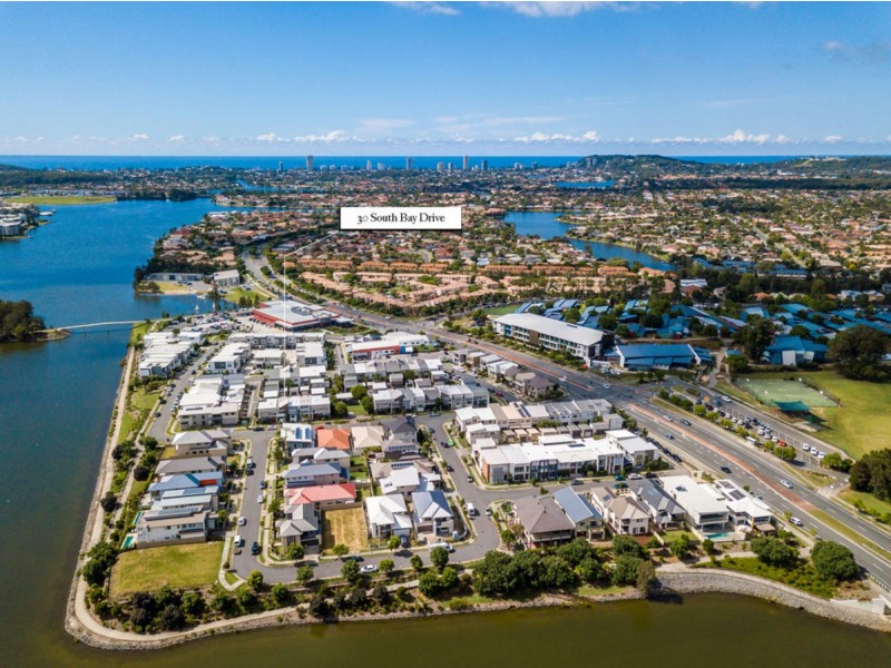 30 South Bay Drive, Varsity Lakes QLD 4227
