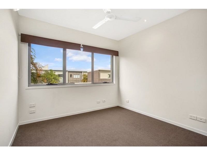 30 South Bay Drive, Varsity Lakes QLD 4227