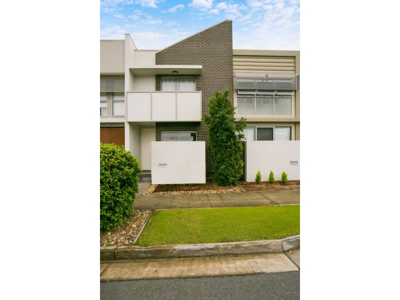 30 South Bay Drive, Varsity Lakes QLD 4227