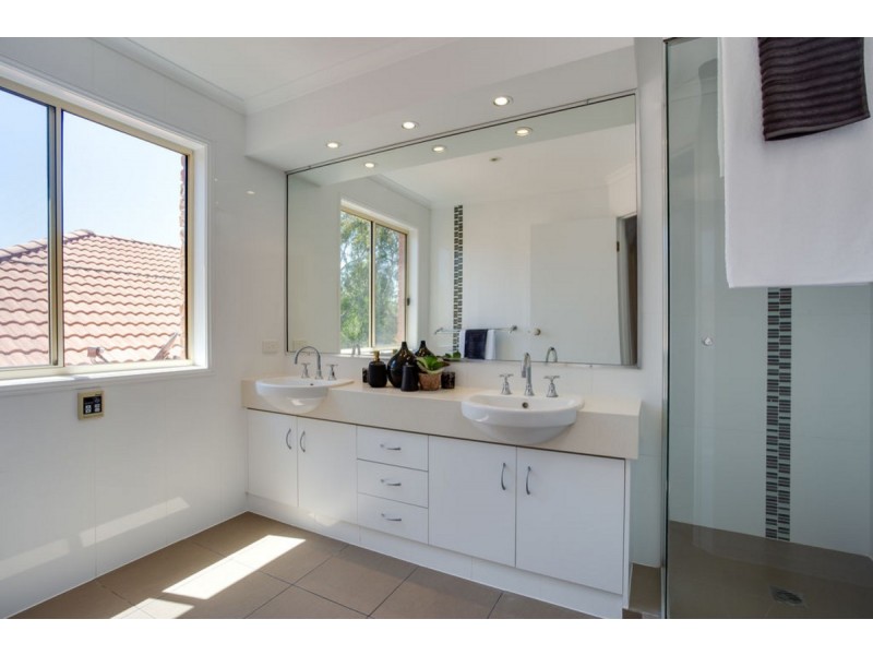 17 Pine Valley Drive, Robina QLD 4226