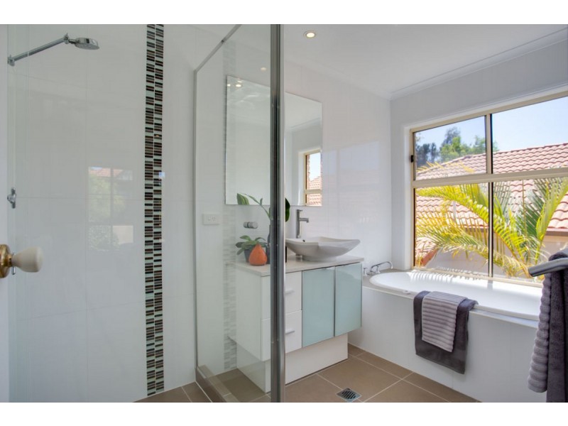 17 Pine Valley Drive, Robina QLD 4226