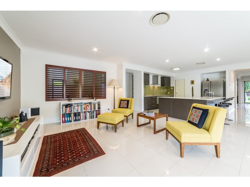 6 Gum Court, Burleigh Waters QLD 4220