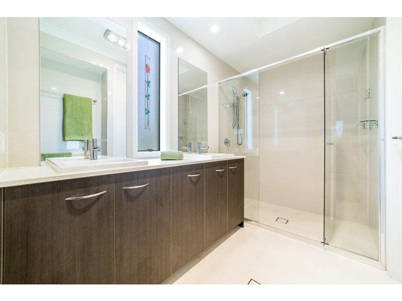 6 Gum Court, Burleigh Waters QLD 4220