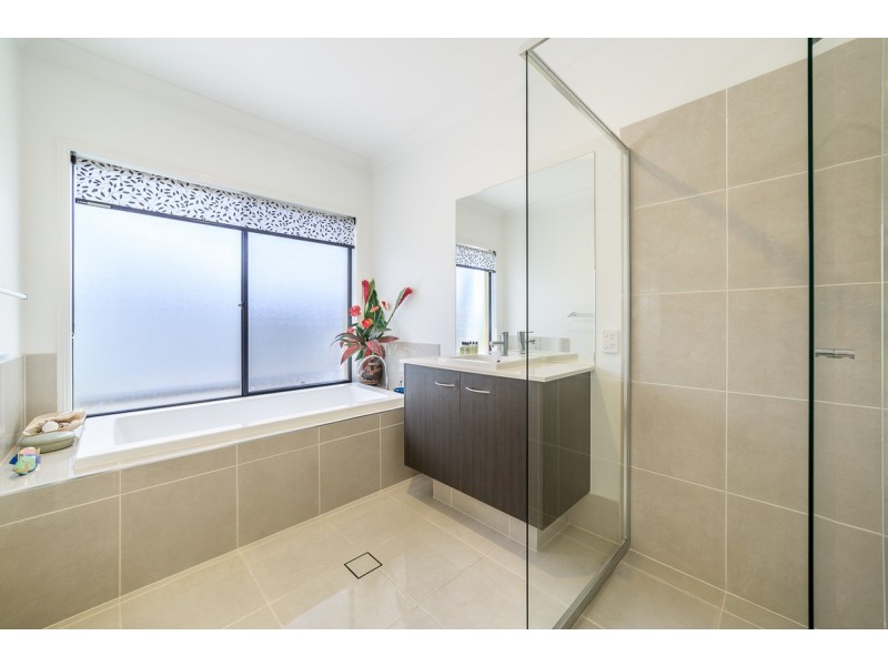 6 Gum Court, Burleigh Waters QLD 4220