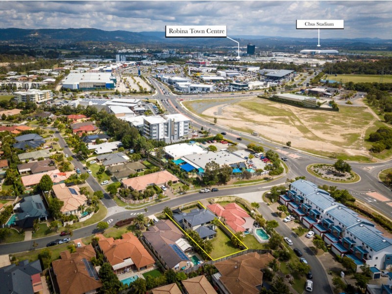 8 Goldwater Drive, Robina QLD 4226