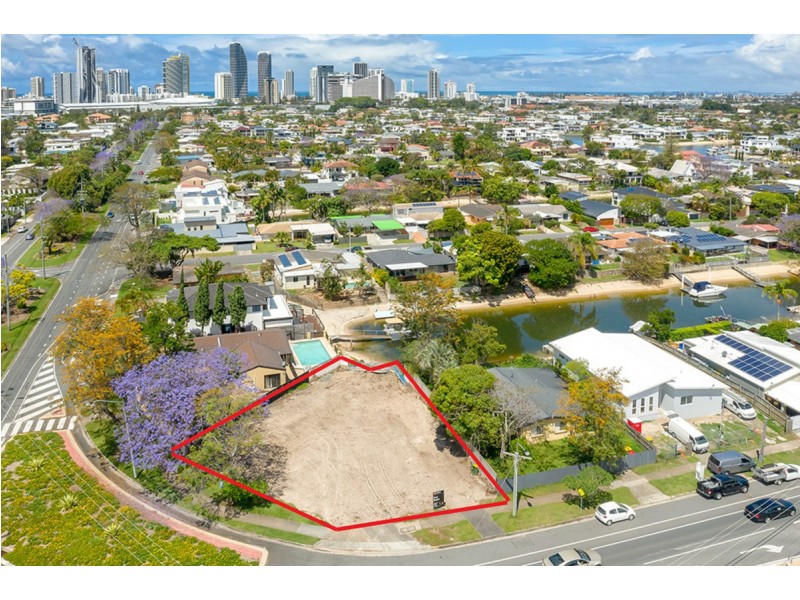 70 T E Peters Drive, Broadbeach Waters QLD 4218