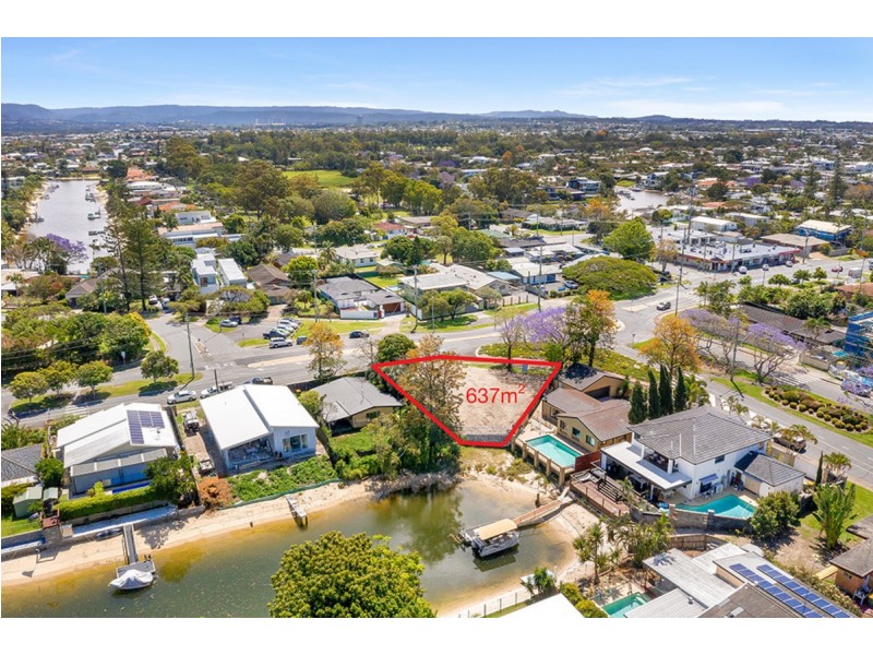 70 T E Peters Drive, Broadbeach Waters QLD 4218