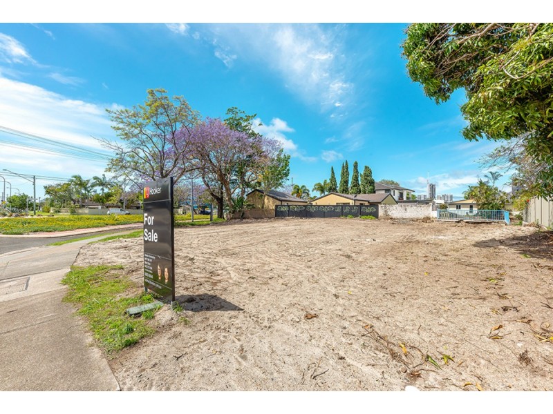 70 T E Peters Drive, Broadbeach Waters QLD 4218